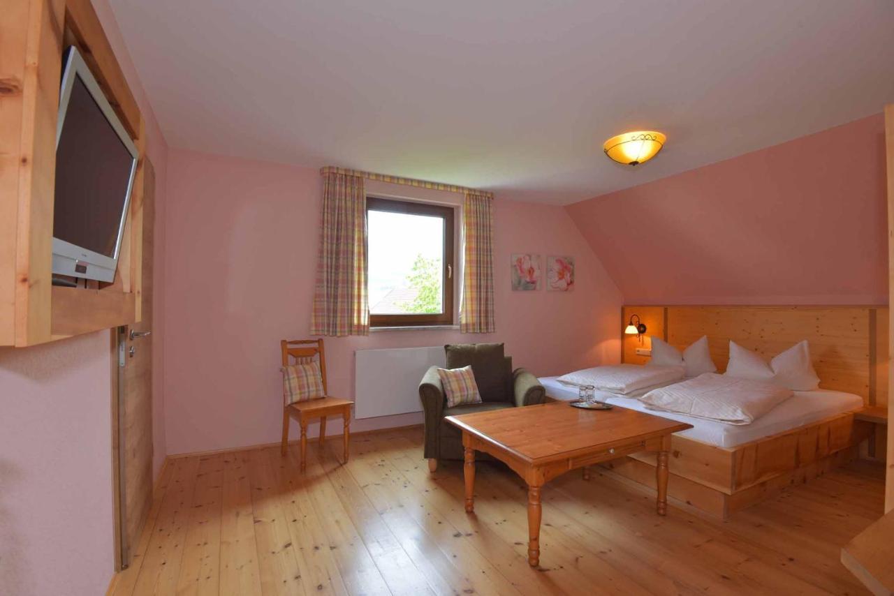 Landhotel Zur Pferdetraenke Schleid Luaran gambar